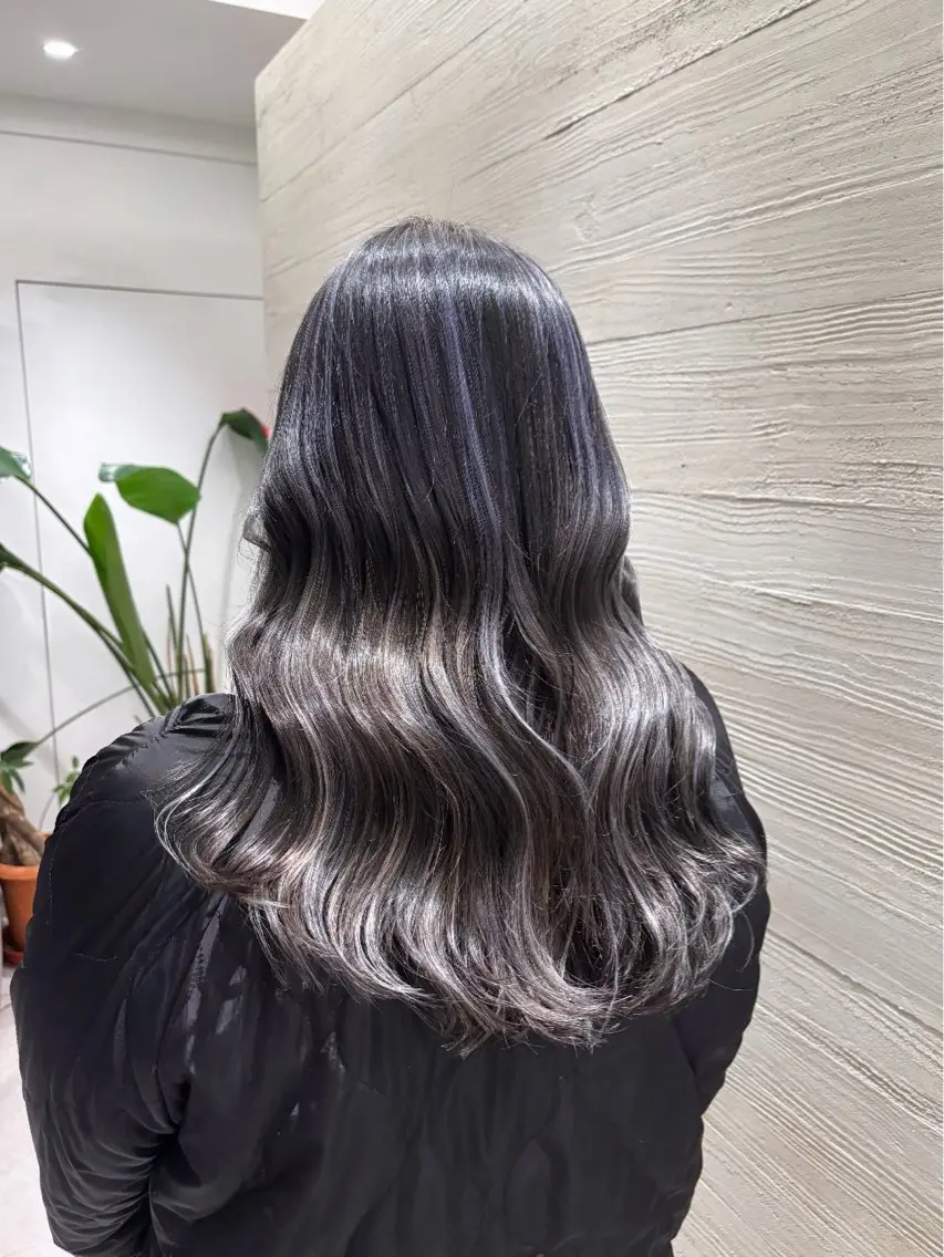 ロング ハイライト 🤍tomoka 🤍のヘアスタイル