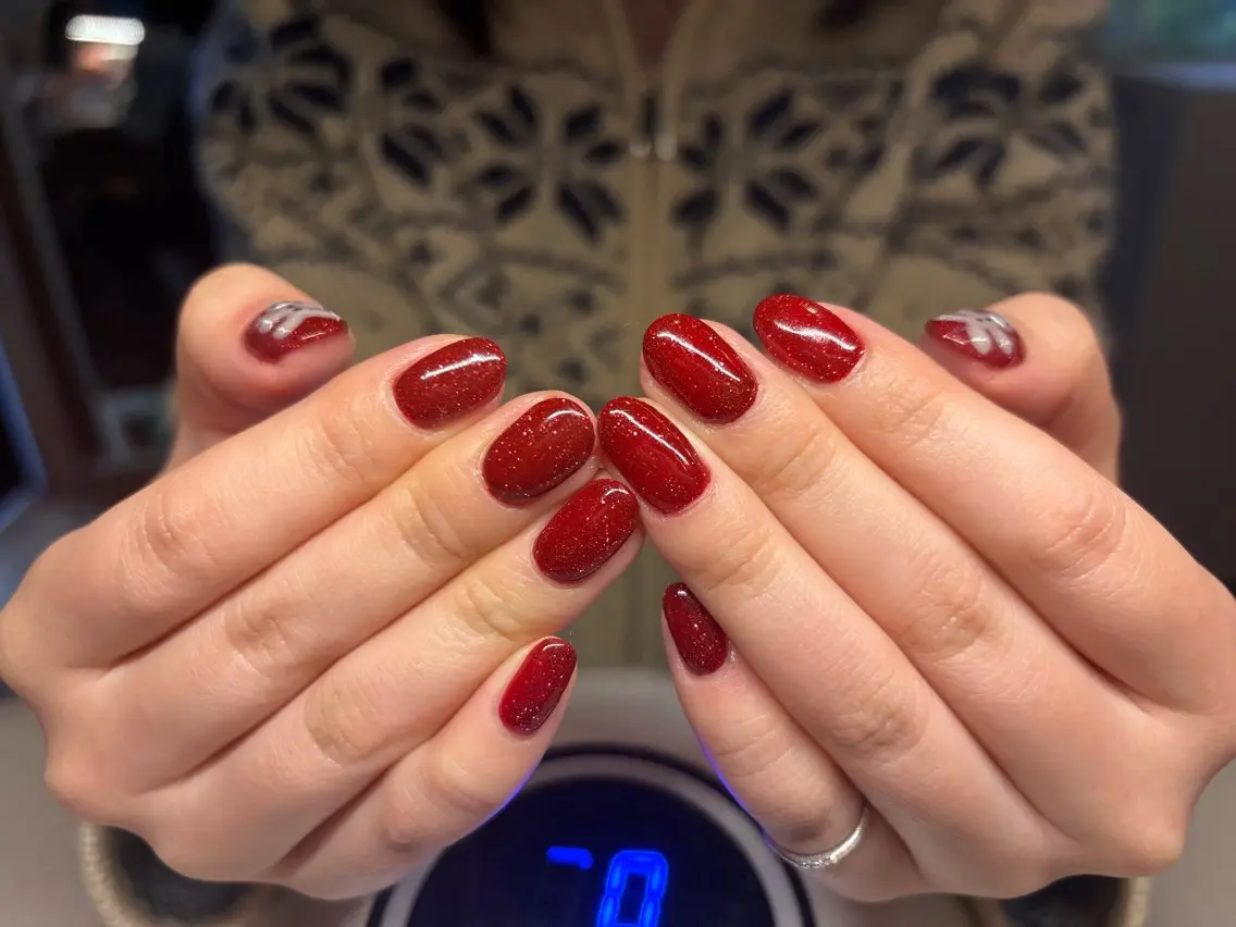 ネイル ラメ(グリッター) 赤色 冬ネイル クリスマス ハンドネイル Shadow nailのネイルデザイン