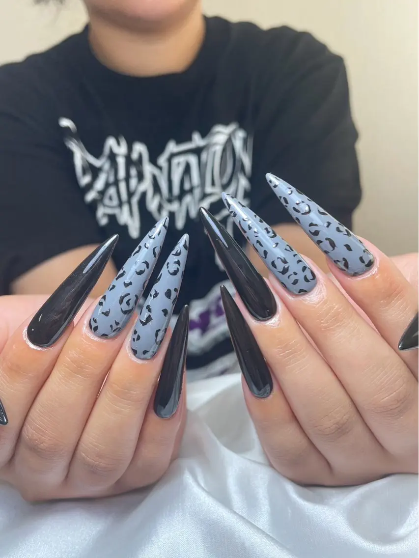 ネイル チークネイル 長さ出し フットネイル ジェルネイル 卒業式 𝓐𝓷𝓻𝓲 XiinhNailのネイルデザイン