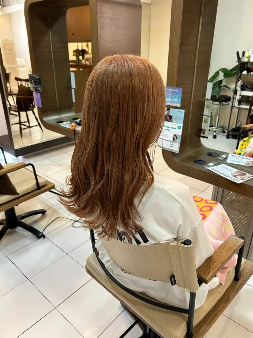ミディアム カラー ベージュカラー ミルクティーベージュ カット ヘアカラー アニメオタク美容師/ miharuのヘアスタイル