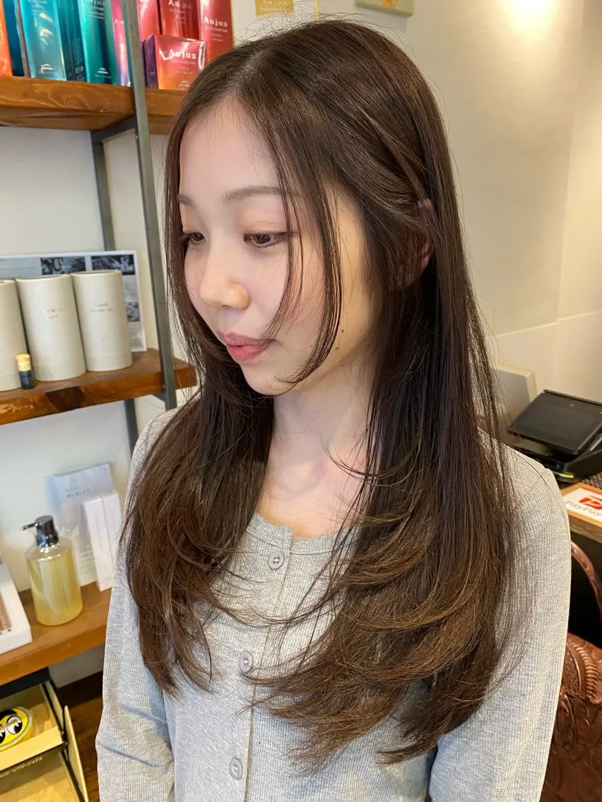 ロング カラー カット ヘアカラー ナチュラルヘア🫧 ナナミのヘアスタイル