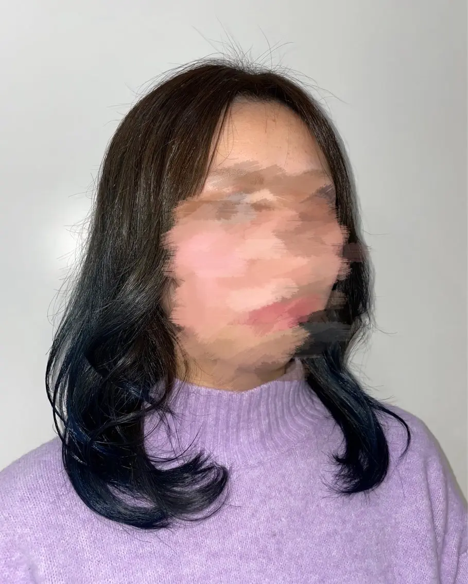 セミロング カラー ブルーカラー グラデーションカラー 大塚 友茉のヘアスタイル