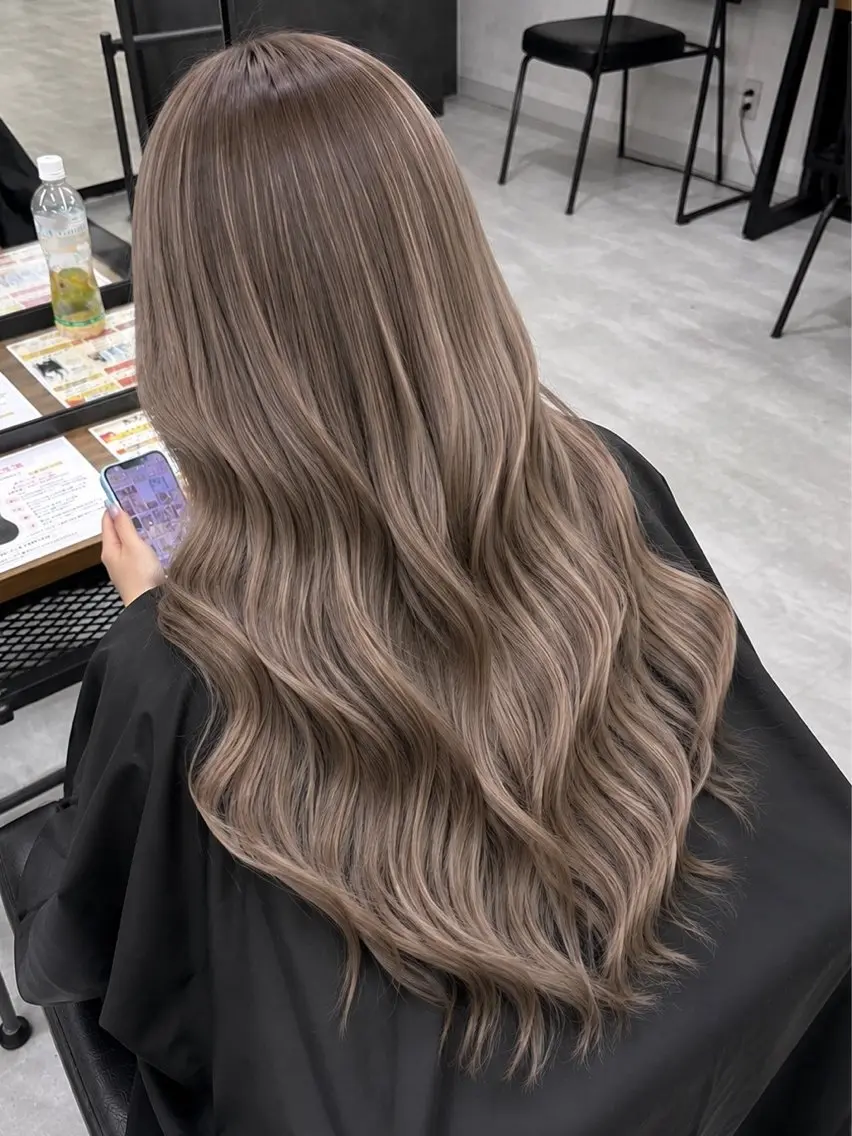 セミロング カラー シールエクステ グレージュ エクステ ヘアカラー エクステ KEISUKE | エクステ×ハイトーンのヘアスタイル