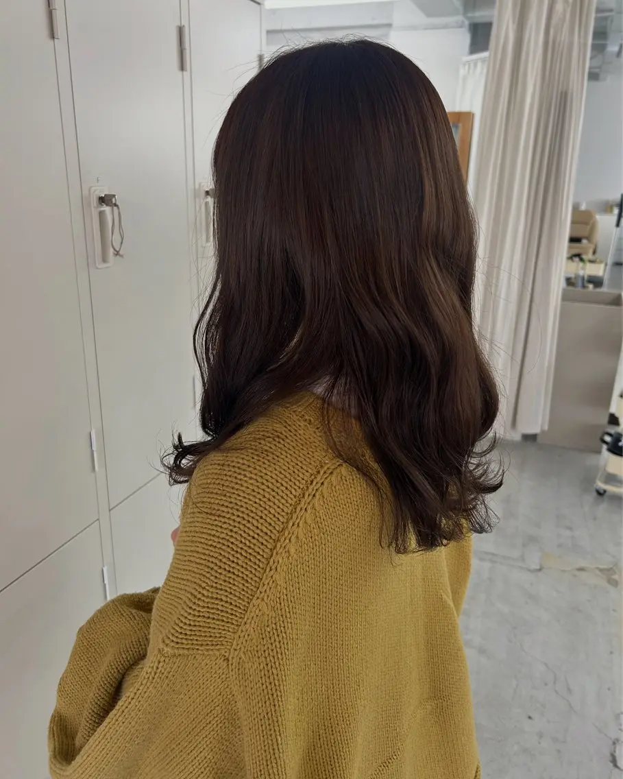 セミロング カラー 仁木 彩奈のヘアスタイル