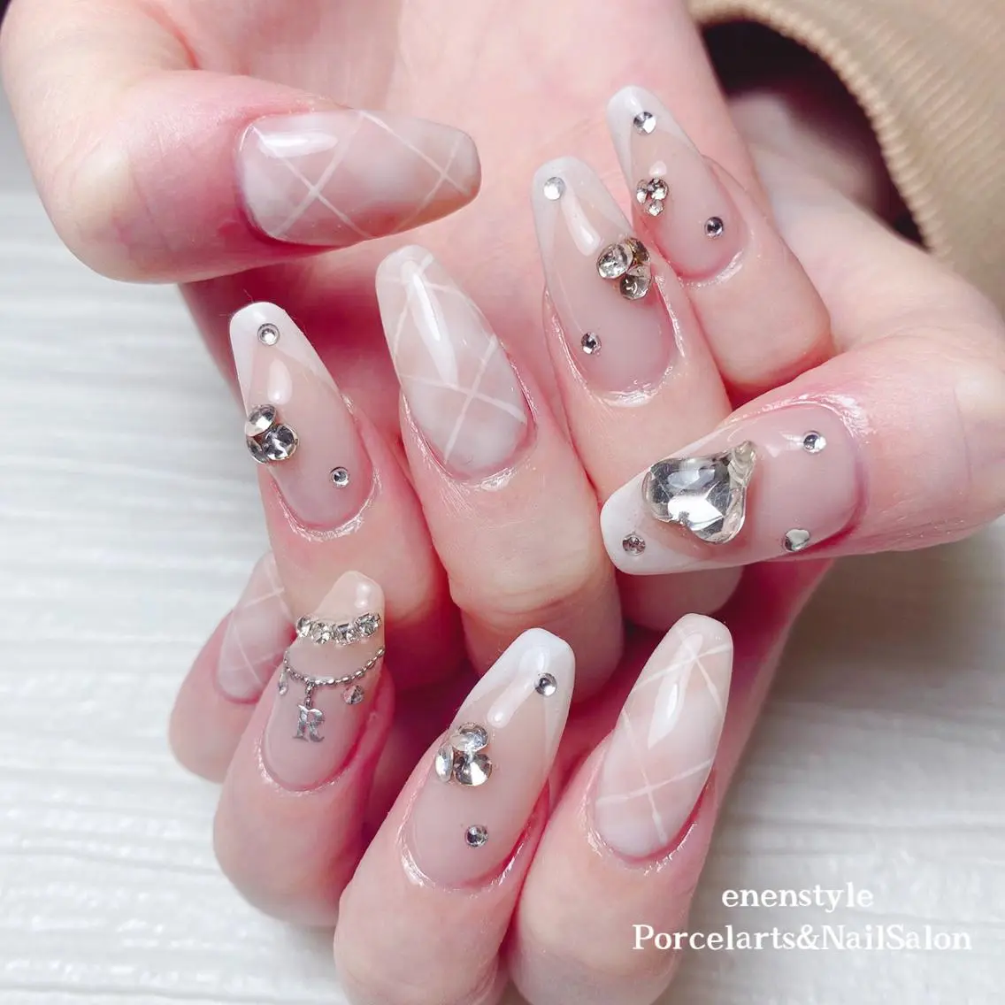 ミディアム ネイル 🐾enen style 🐾のネイルデザイン