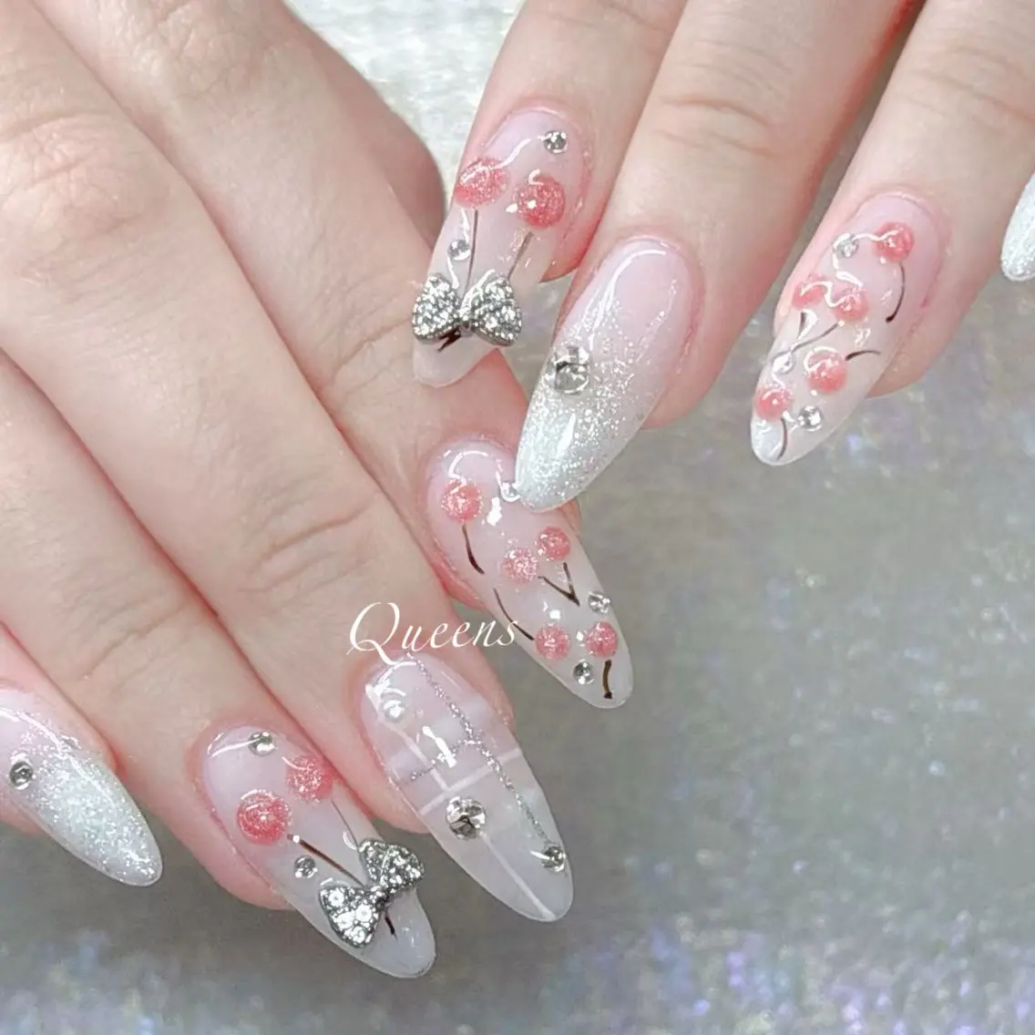 ネイル ハンドネイル Queens テイのネイルデザイン