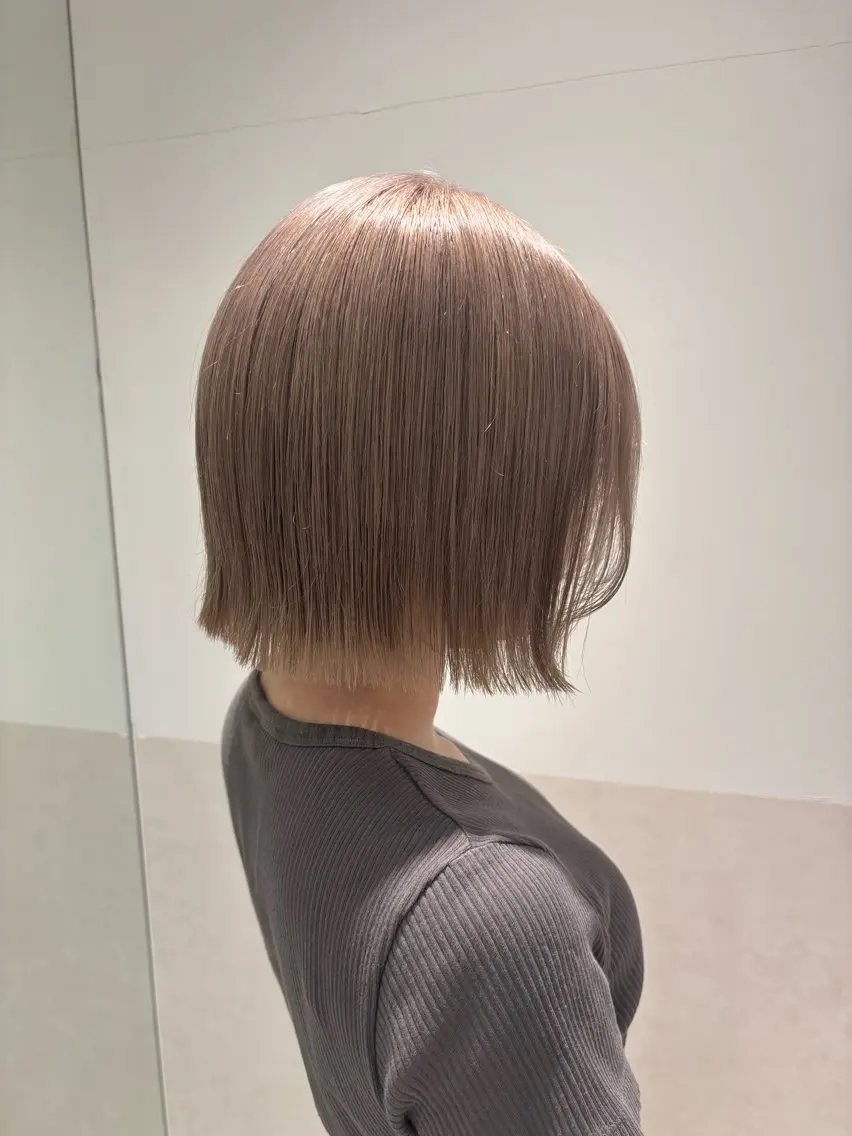 ショート カラー ヘアアレンジ ベージュカラー ブリーチ ホワイトベージュ カット ヘアカラー トリートメント ヘッドスパ ヘアセット 押切 響　のヘアスタイル