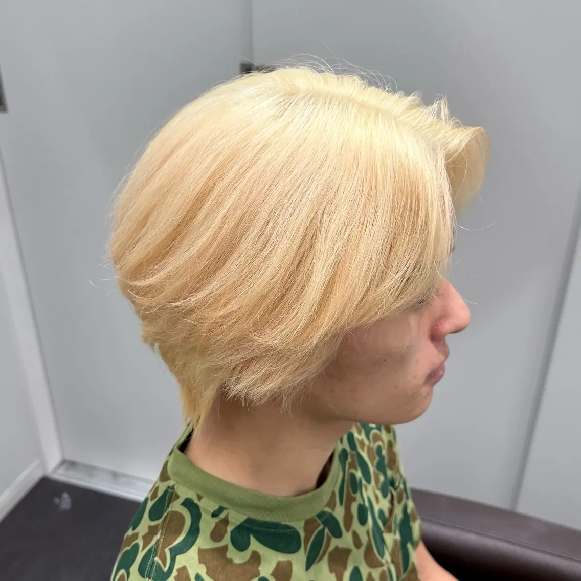 カラー メンズ ヘアカラー 💫艶ハイトーン×髪 質改善💫リュウトのヘアスタイル
