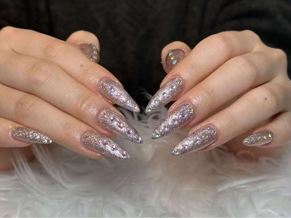 ネイル オーロラネイル ボルドー ブラウン 氷ネイル・うるうるネイル キラキラネイル ハンドネイル Julli NailStudioのネイルデザイン