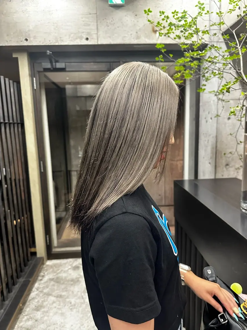 ミディアム カラー 西 美羽のヘアスタイル