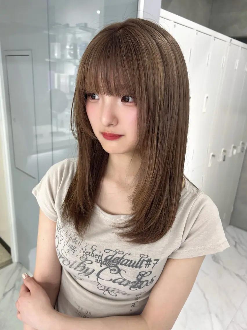 セミロング カラー ベージュカラー ブリーチ ミルクティーベージュ 顔まわりレイヤー 顔周りカット shizuna/平尾 /カラー/髪質改善のヘアスタイル