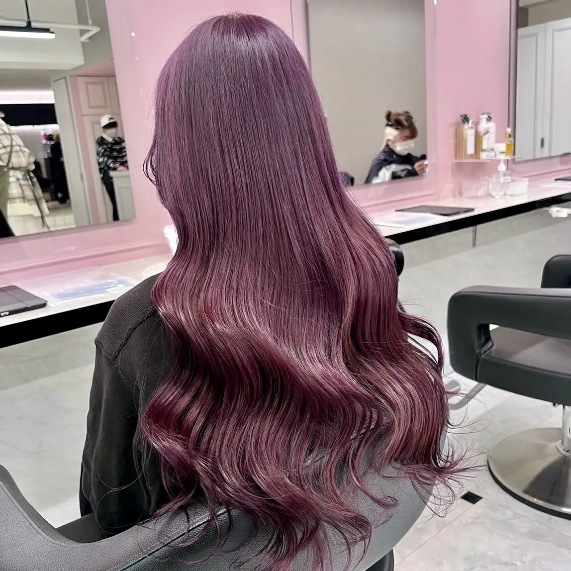 セミロング カラー ヘアアレンジ カシス レッドカラー カット ヘアカラー トリートメント ヘアセット 💎韓国/ レイヤー カット/ 暖色🫧のヘアスタイル