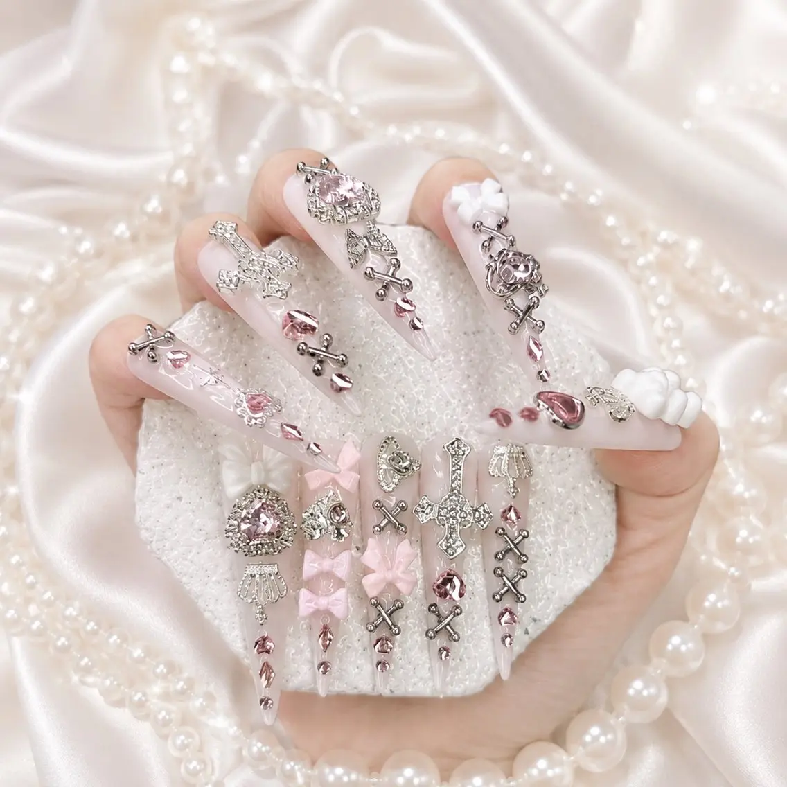ネイル アートネイル オーロラネイル ボルドー チークネイル フレンチネイル ハンドネイル Sakura Nail Salonのネイルデザイン