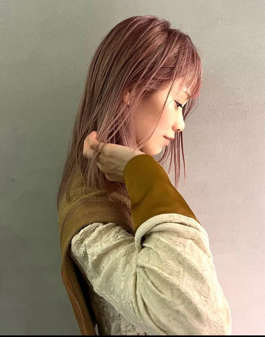 セミロング カラー ピンクカラー レイヤーカット カット ヘアカラー トリートメント CHERIEブリーチ ダブルカラー 天神のヘアスタイル