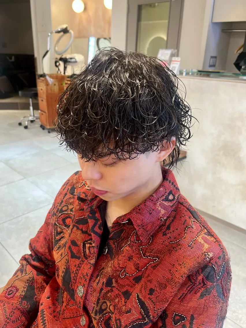 ミディアム パーマ メンズ ミディアムパーマ メンズパーマ 波巻きパーマ 田中 旭 横浜メンズ特化のヘアスタイル