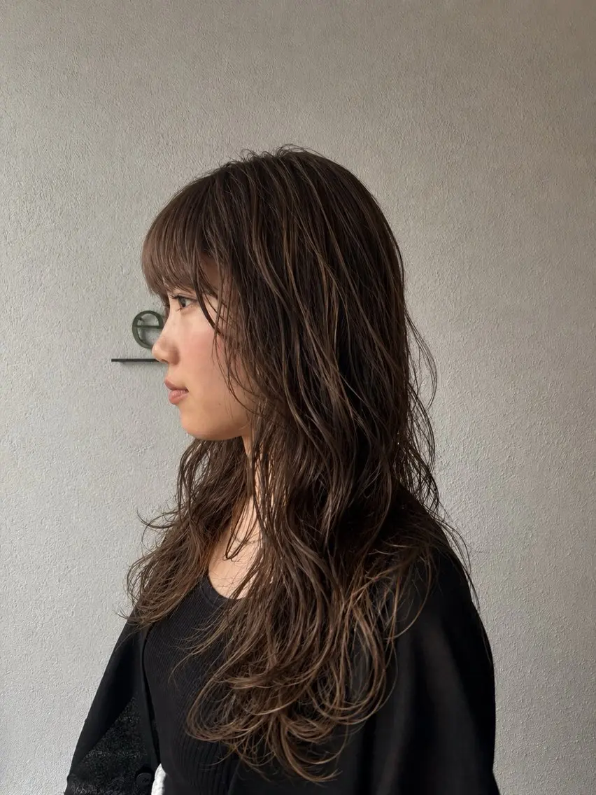 セミロング パーマ 丹生 滉太のヘアスタイル