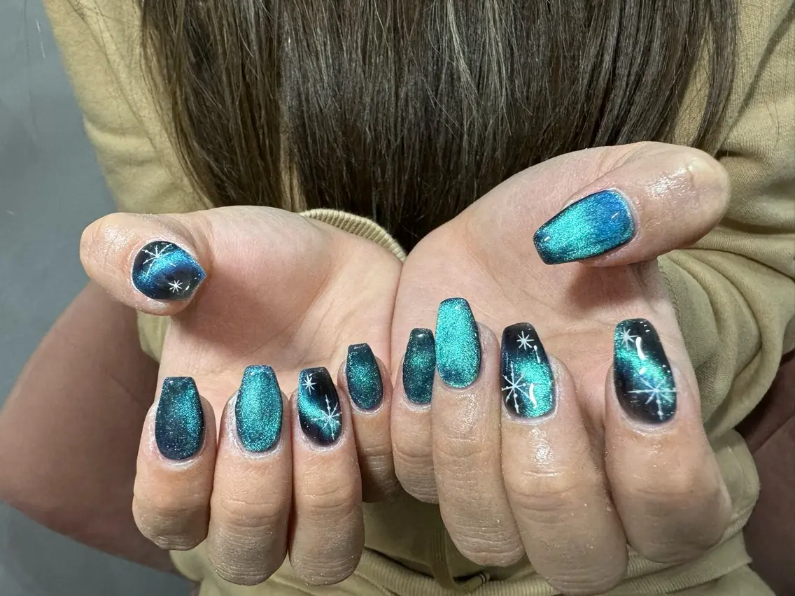 ネイル LAVISH 大和店 emi･:*+のネイルデザイン