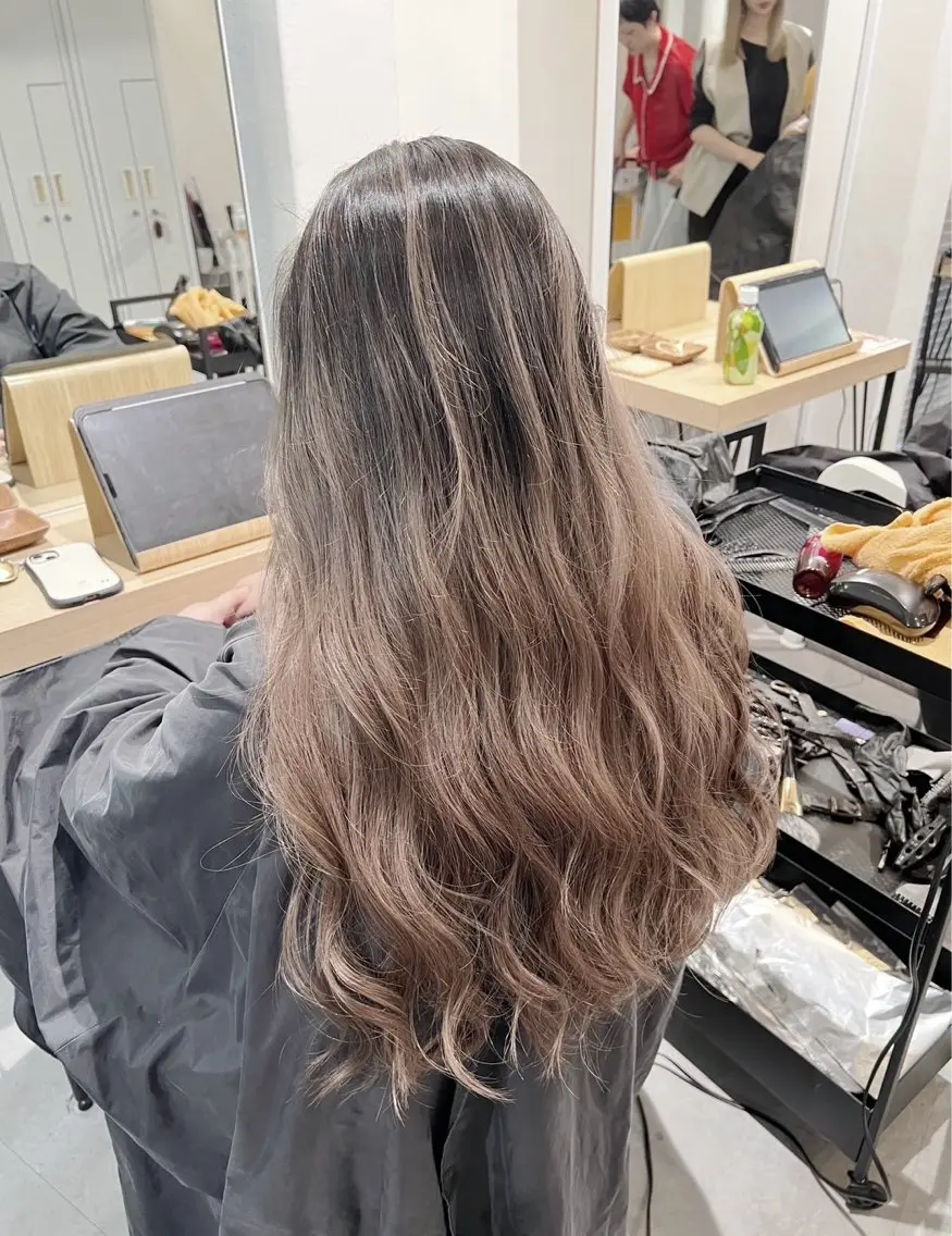 ロング カラー バレイヤージュ ベージュカラー ミルクティーベージュ レイヤーカット 指名数No.1 /NAOYAのヘアスタイル