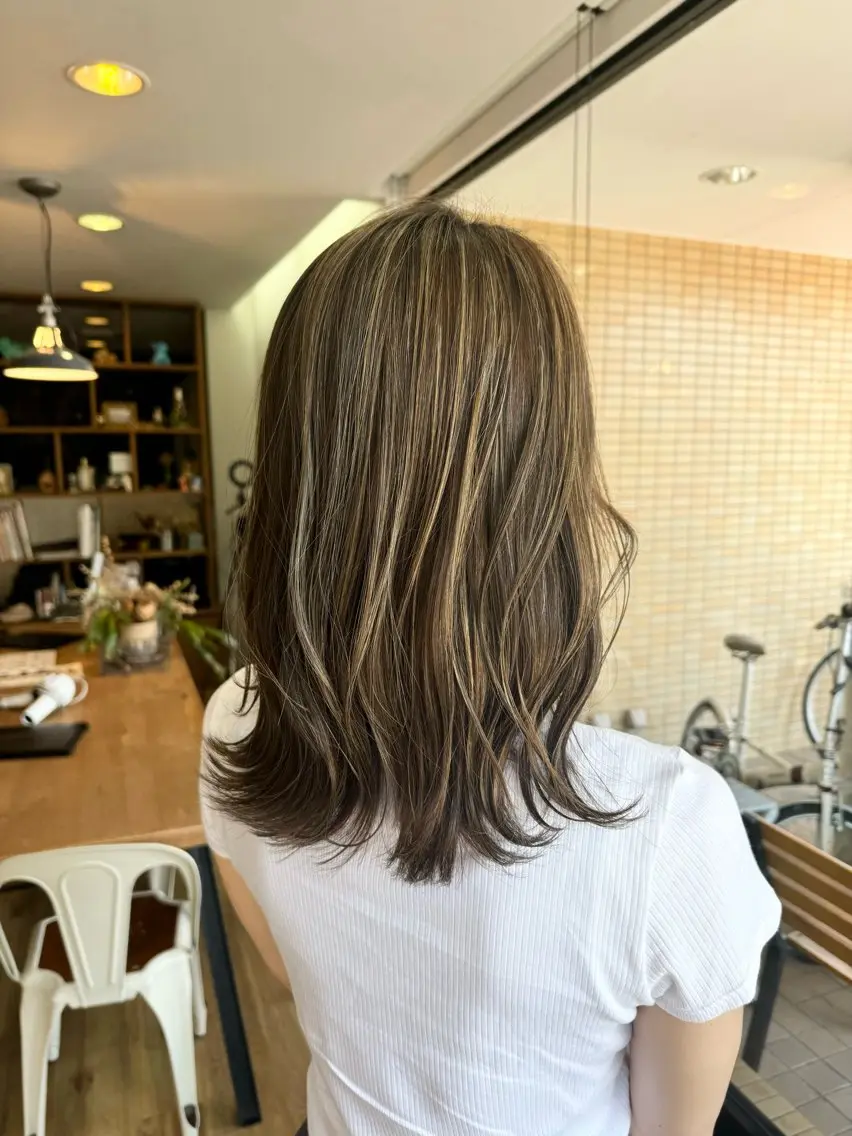 ロング カラー アッシュ アッシュグレー アッシュグレージュ グレージュ ヘアカラー トリートメント ツキダテ ユイのヘアスタイル