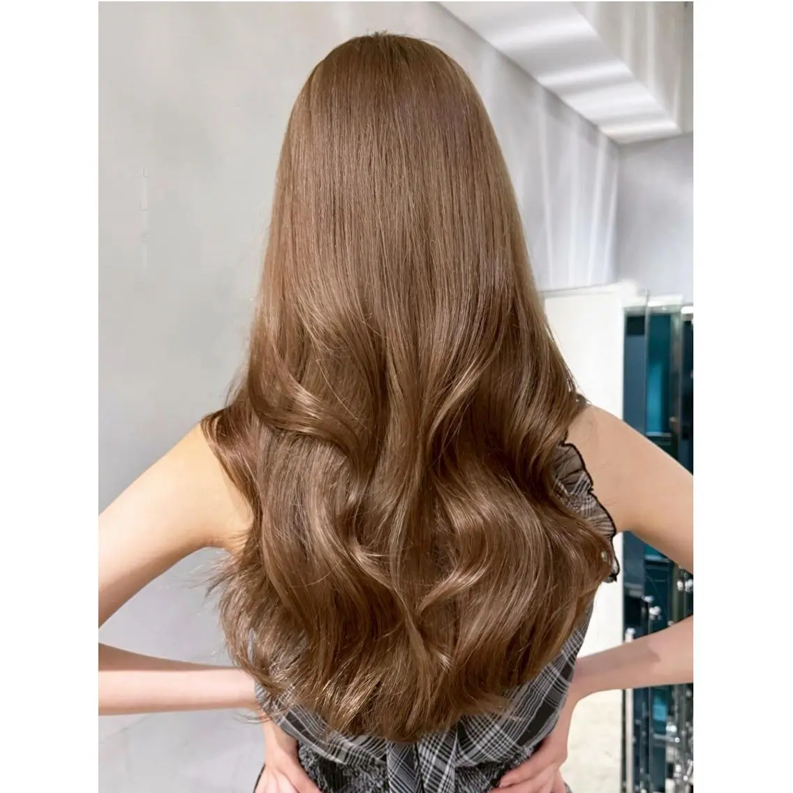 カラー セミロング グレージュ 顔まわりレイヤー 顔周りカット 韓国風ヘア レイヤーカット ITbyALBUM 中野店のヘアスタイル