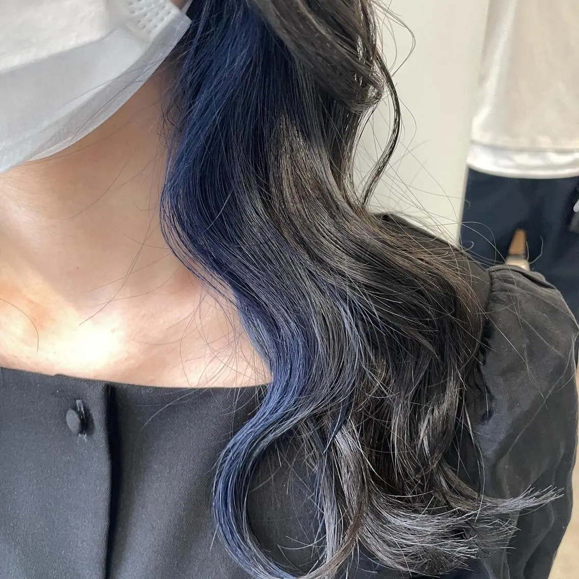ロング カラー 黒髪 ブルーカラー ブルーブラック イヤリングカラー インナーカラー ヘアカラー トリートメント 透明感カラー/ レイヤー　YUKAのヘアスタイル