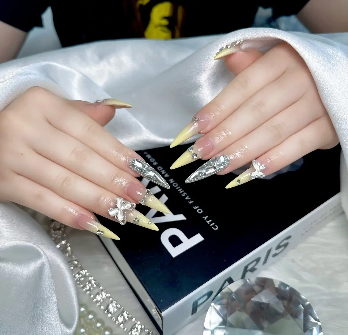 ネイル オーロラネイル チークネイル フラッシュネイル フレンチネイル ジェルネイル ハンドネイル ハンドケア Miyu Nailのネイルデザイン