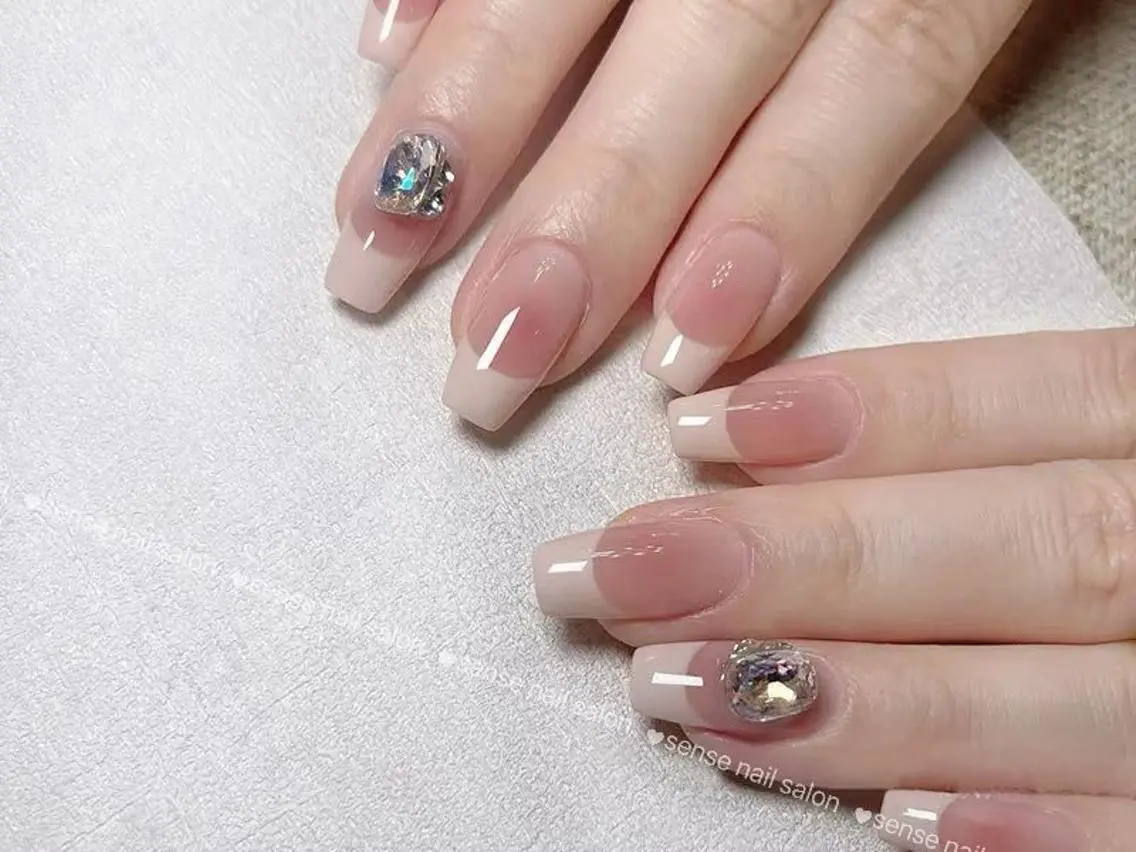 ネイル ボルドー フレンチネイル ジェルネイル ミディアムネイル ピンク ハンドネイル ハンドケア Luna ✨のネイルデザイン
