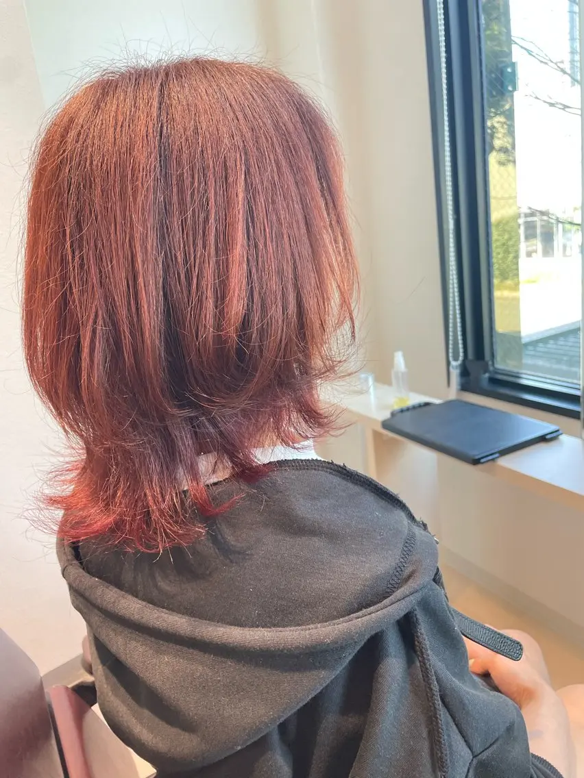 ミディアム カラー レッドカラー ボブ 外ハネヘア ウルフカット ウルフボブ メンズパーマ特化型 ✂️Yusuke✂️のヘアスタイル