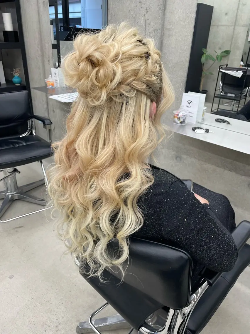 ロング カット ヘアカラー ヘアセット 手島 カミラのヘアスタイル
