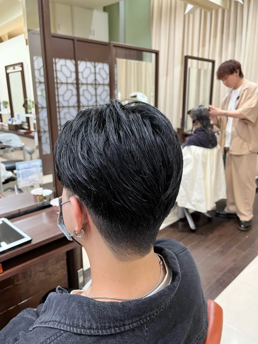 ショート パーマ メンズ センターパート 刈り上げ 🧊メンズ特化🧊 高木航希のヘアスタイル
