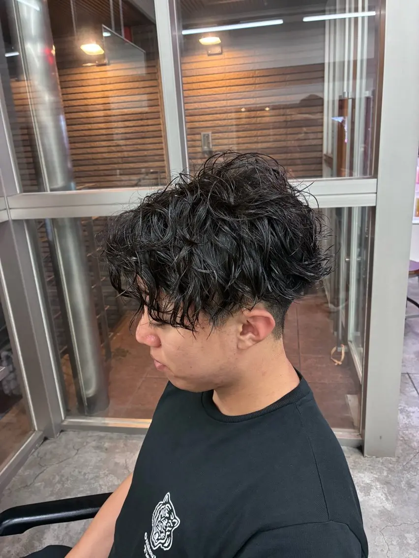 ミディアム パーマ メンズ ミディアムパーマ メンズパーマ スパイラルパーマ カット パーマ トリートメント ヘアセット 外国人風パーマ特化 🇪🇸颯太のヘアスタイル