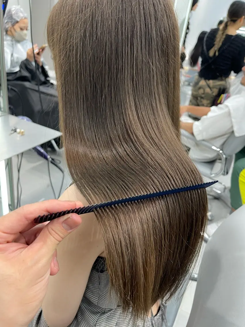 ロング カラー ベージュカラー オリーブベージュ トリートメント /カラー/NAOKIのヘアスタイル