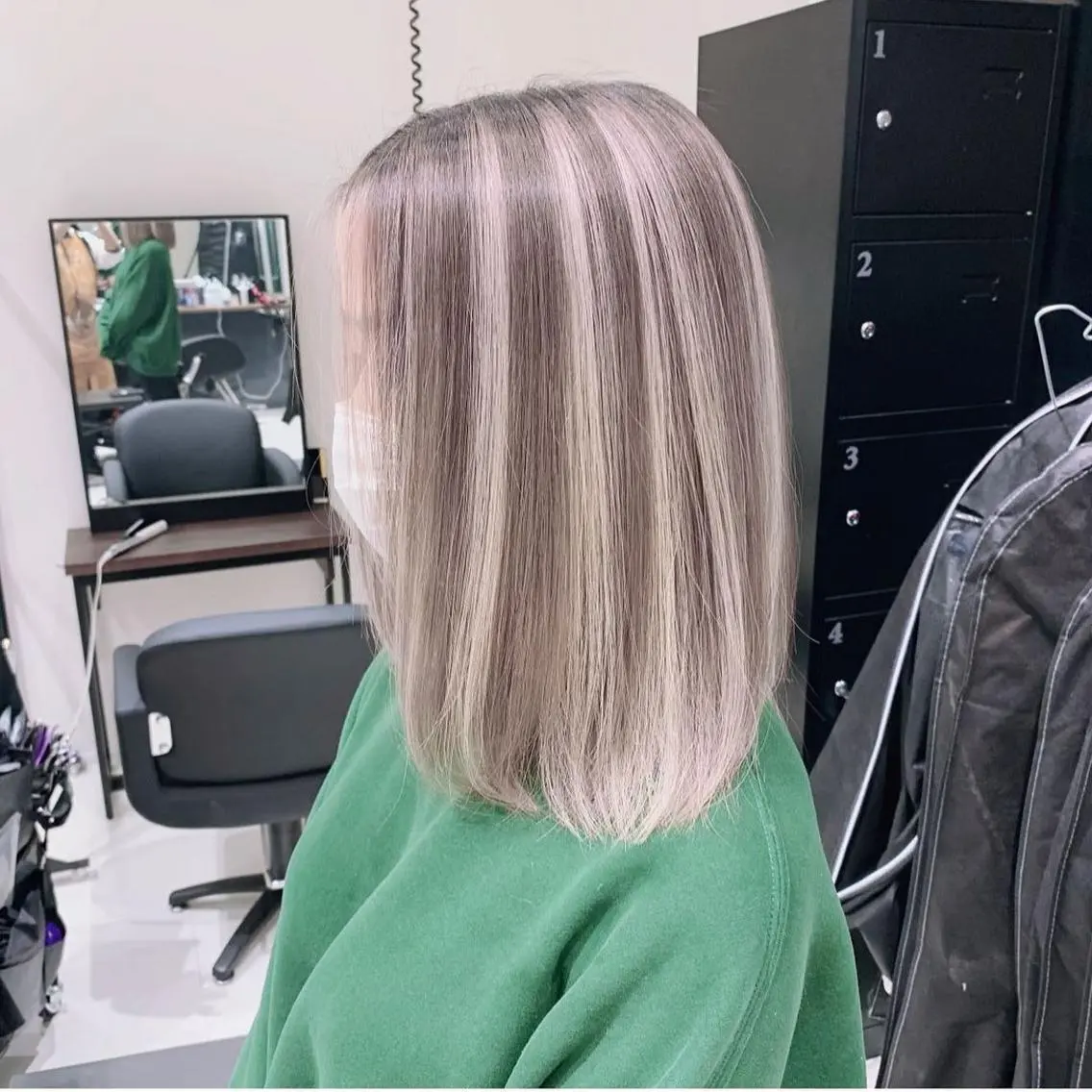 ミディアム カラー ハイライトカラー ハイライト 髪質改善 ヘアカラー 福西 洋斗のヘアスタイル