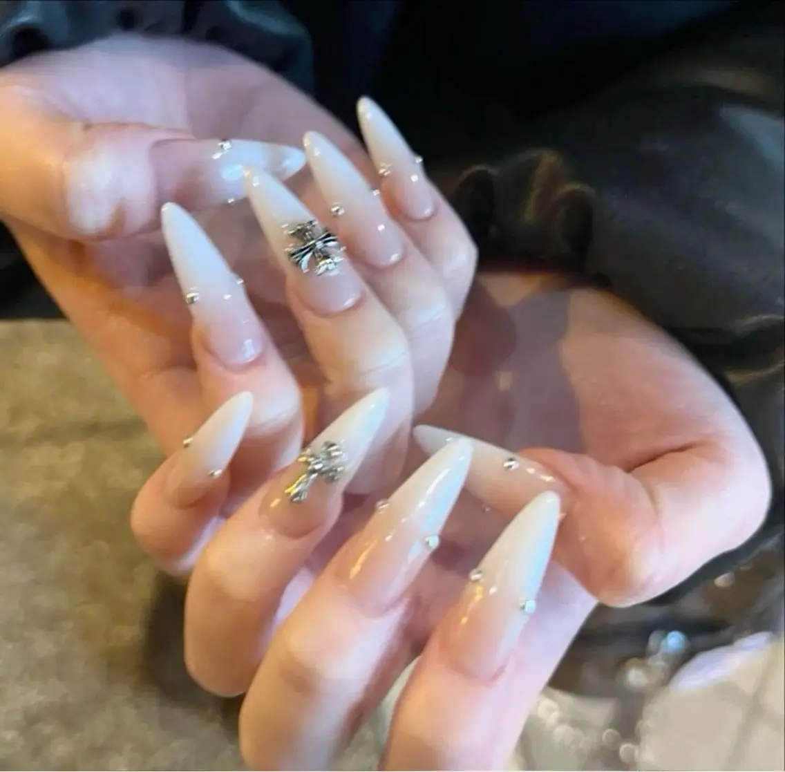 ネイル フレンチネイル ジェルネイル キラキラネイル 韓国ネイル マグネットネイル Julli NailStudioのネイルデザイン