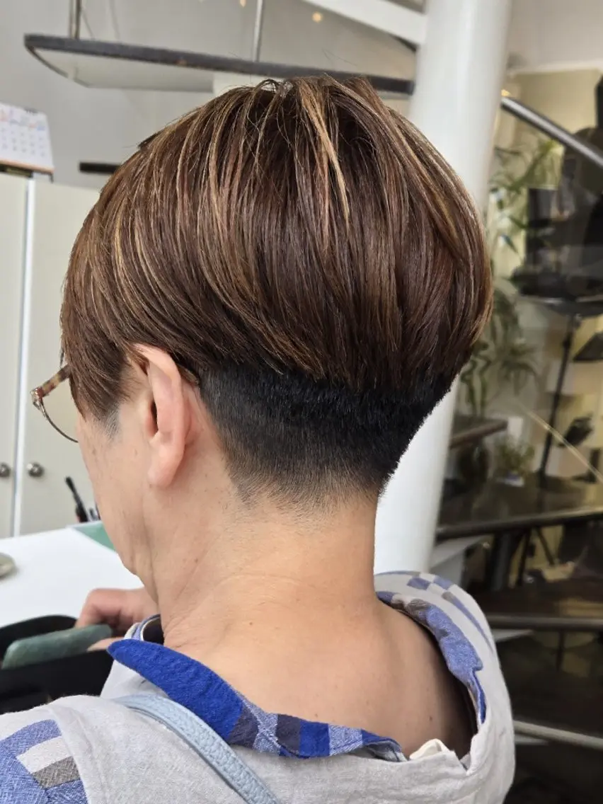 ショート カラー ハイライトカラー ハイライト カット ヘアカラー トリートメント 遠藤 史秋のヘアスタイル