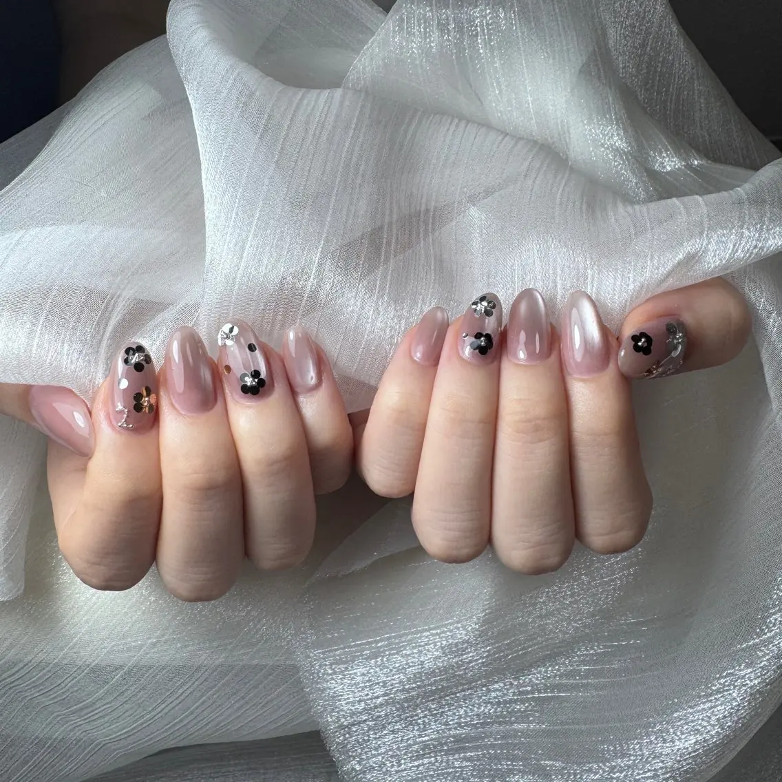 ネイル チークネイル フレンチネイル グラデーション 韓国ネイル マグネットネイル ハンドネイル Hana Nailのネイルデザイン
