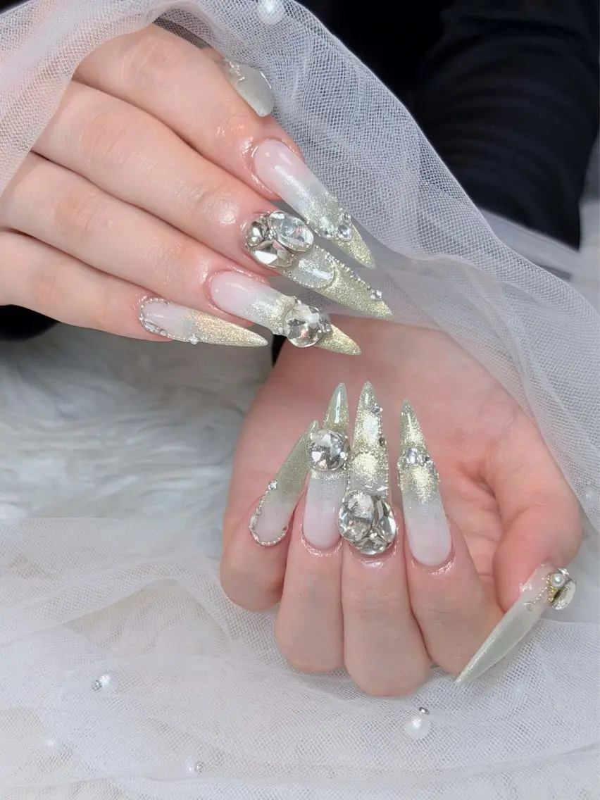 ネイル チークネイル ドット フレンチネイル グラデーション ハート ハンドネイル Julli NailStudioのネイルデザイン