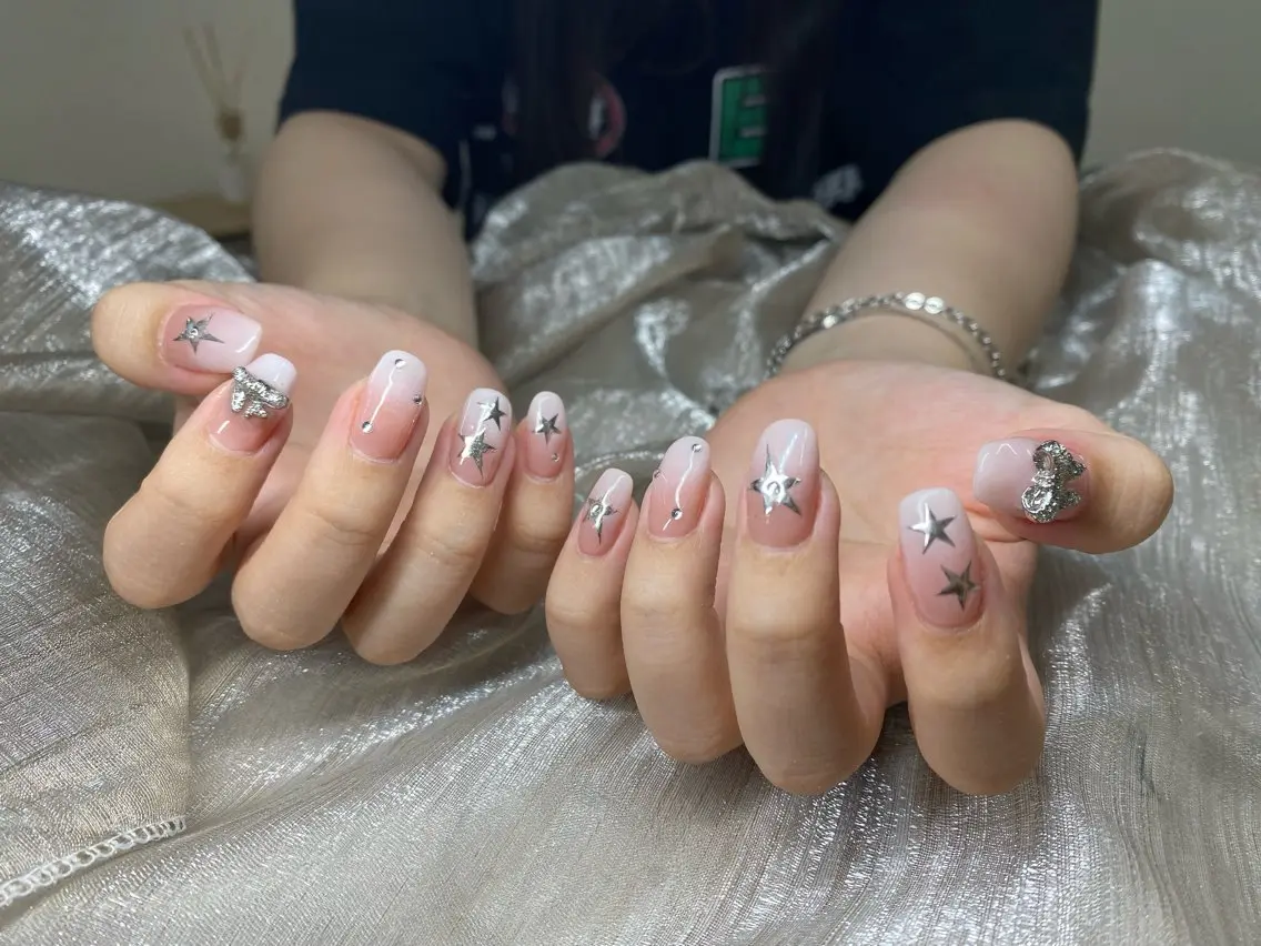 ミディアム 🎀MO MO🎀のネイルデザイン