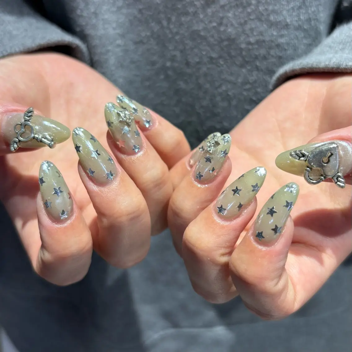 ネイル ハンドネイル 🪐富島彩夏 /海外nail🪐のネイルデザイン