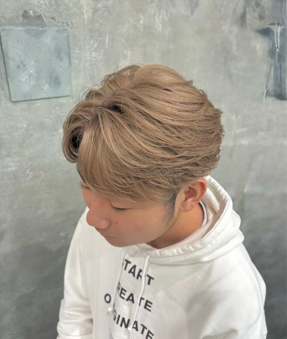 ショート メンズ メンズブリーチ ショートヘア ヘアカラー メンズ特化/センター 分け/HIKARUのヘアスタイル