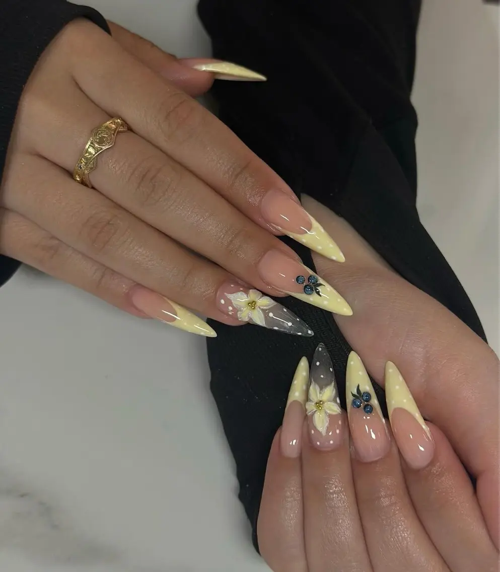 ネイル アートネイル ボルドー フレンチネイル ジェルネイル 氷ネイル・うるうるネイル ハンドネイル Julie Nail Rinのネイルデザイン