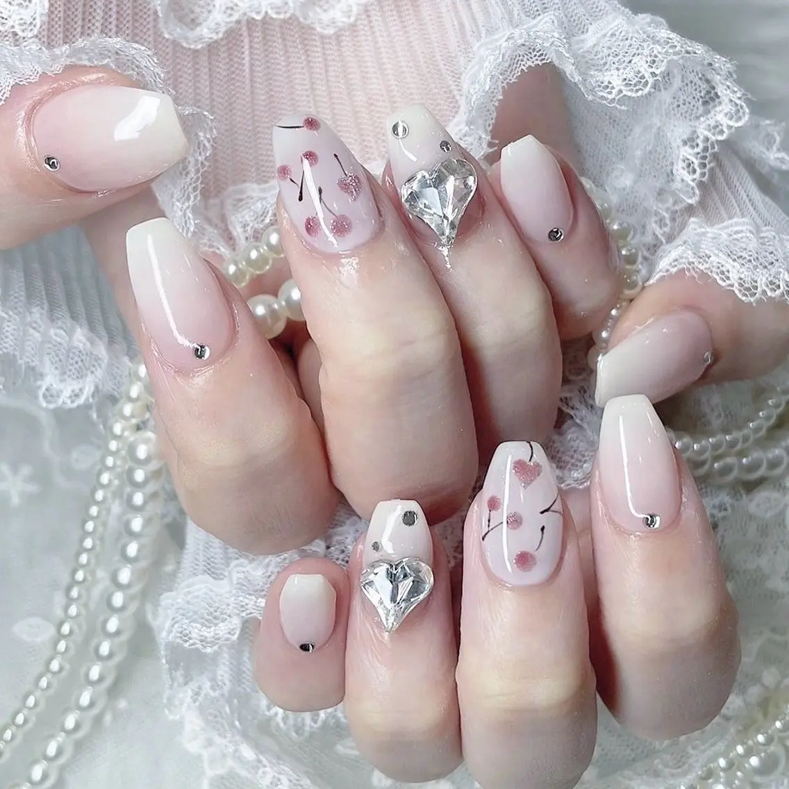 【新規様限定】🎀持ち込み画像可🎀ハンド90やり放題デザイン片手3​〜​4本　（オフ有）の写真