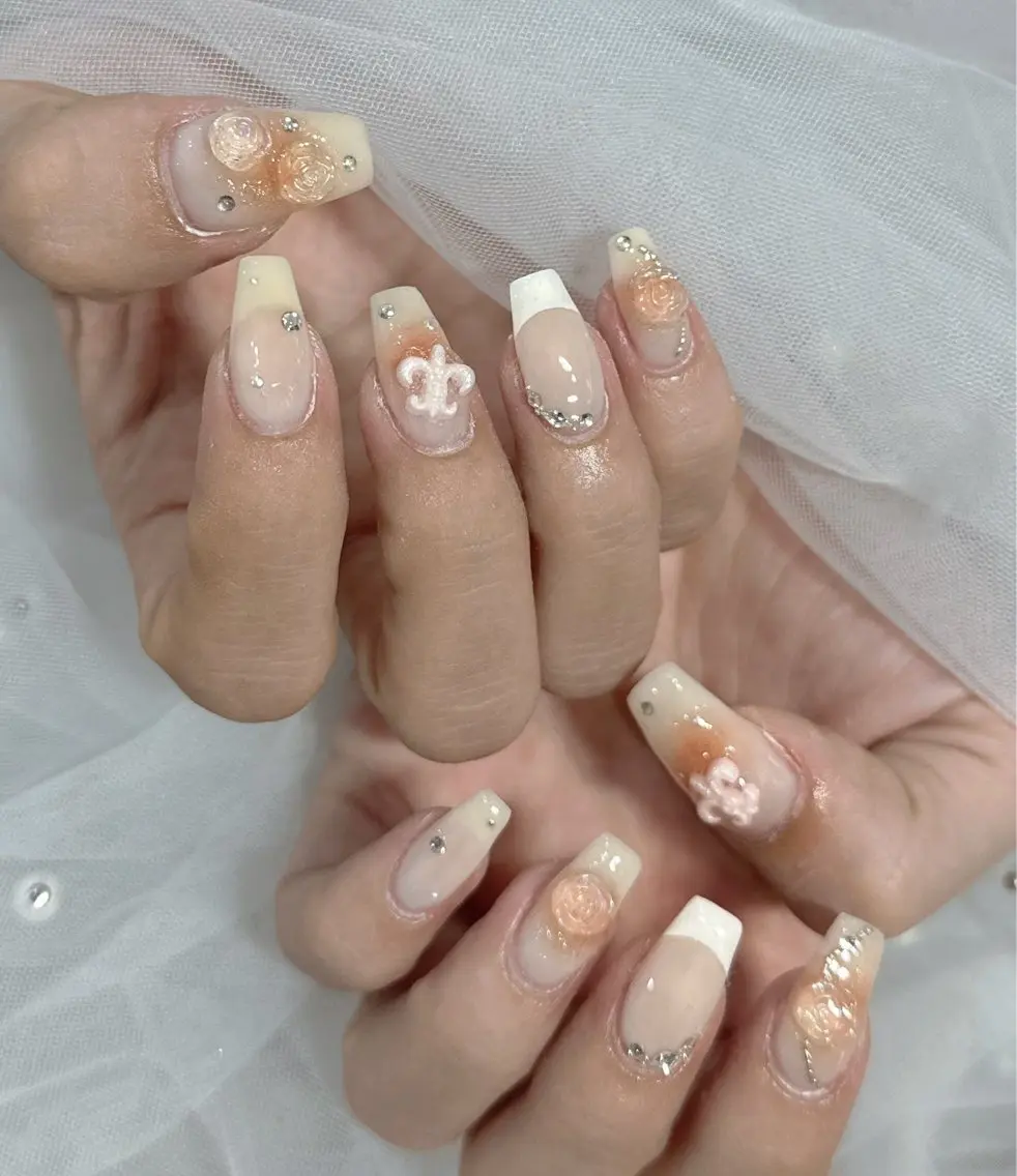 ネイル ハンドネイル フットネイル LAVISH nanamiのネイルデザイン