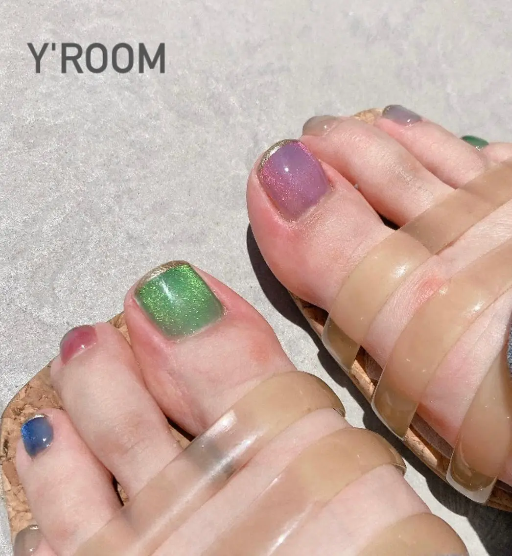 ネイル オーロラネイル フラッシュネイル フットネイル ジェルネイル 氷ネイル・うるうるネイル YUKA （ネイリスト）のネイルデザイン