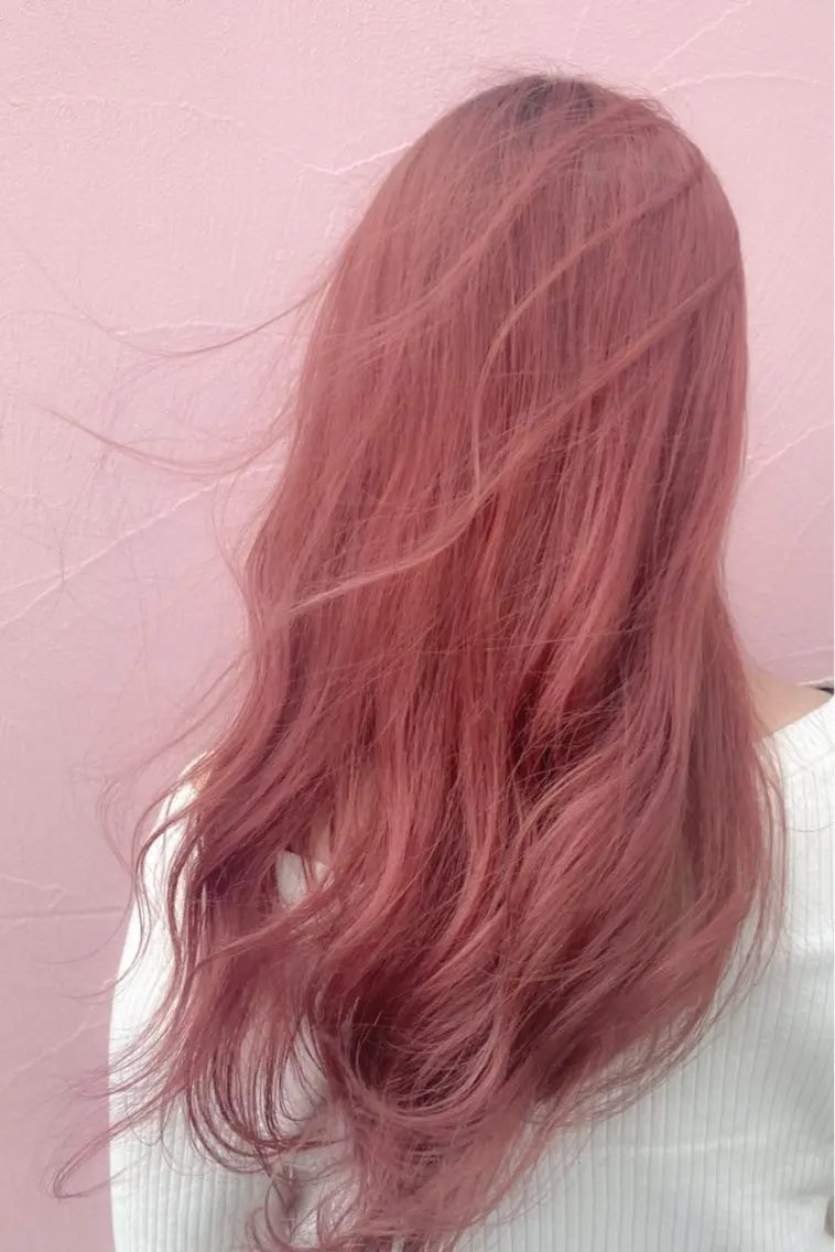 ロング カラー momb 折戸結菜のヘアスタイル