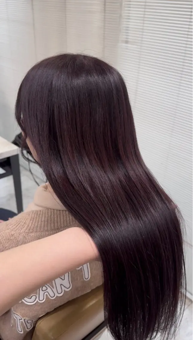 ロング ミルクティーカラー/ レイヤーカットAyaのヘアスタイル