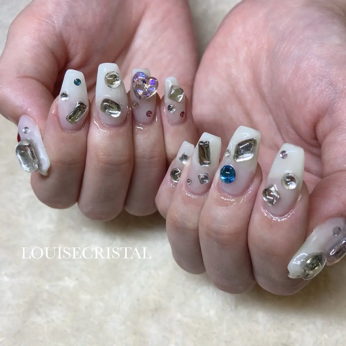 ネイル ハンドネイル LOUISE CRYSTALのネイルデザイン