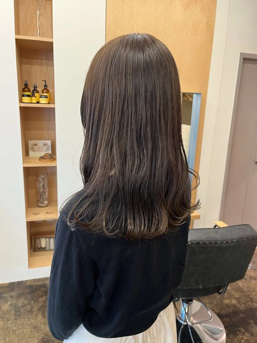 ミディアム カラー ベージュカラー 透明感カラー グレージュ オリーブベージュ オリーブカラー 西山 紗耶香🪽 透明感カラー/ボブのヘアスタイル