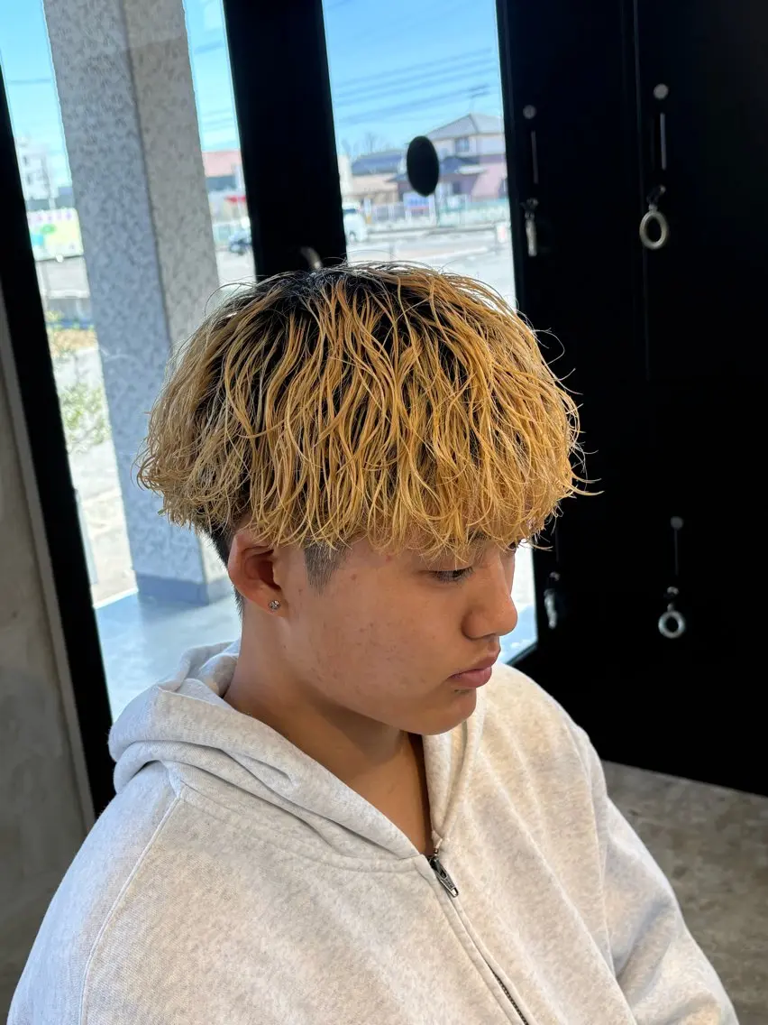 ミディアム パーマ メンズ ミディアムパーマ メンズパーマ 波巻きパーマ YUUTO 【メンズ限定】のヘアスタイル