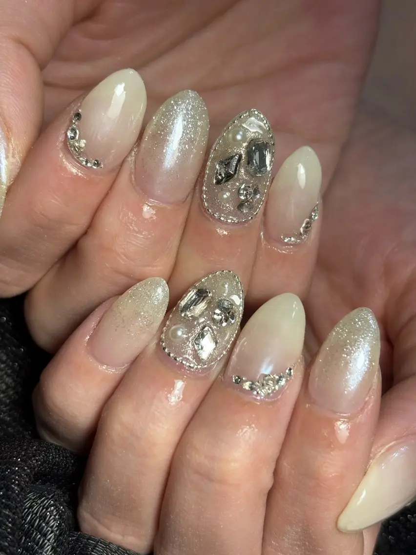 ネイル ハンドネイル フットネイル ✴︎ Delightのネイルデザイン